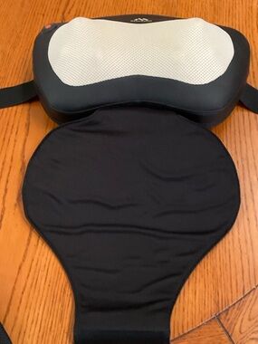 Magic Akers Shiatsu Heated Neck Massager Black New open box